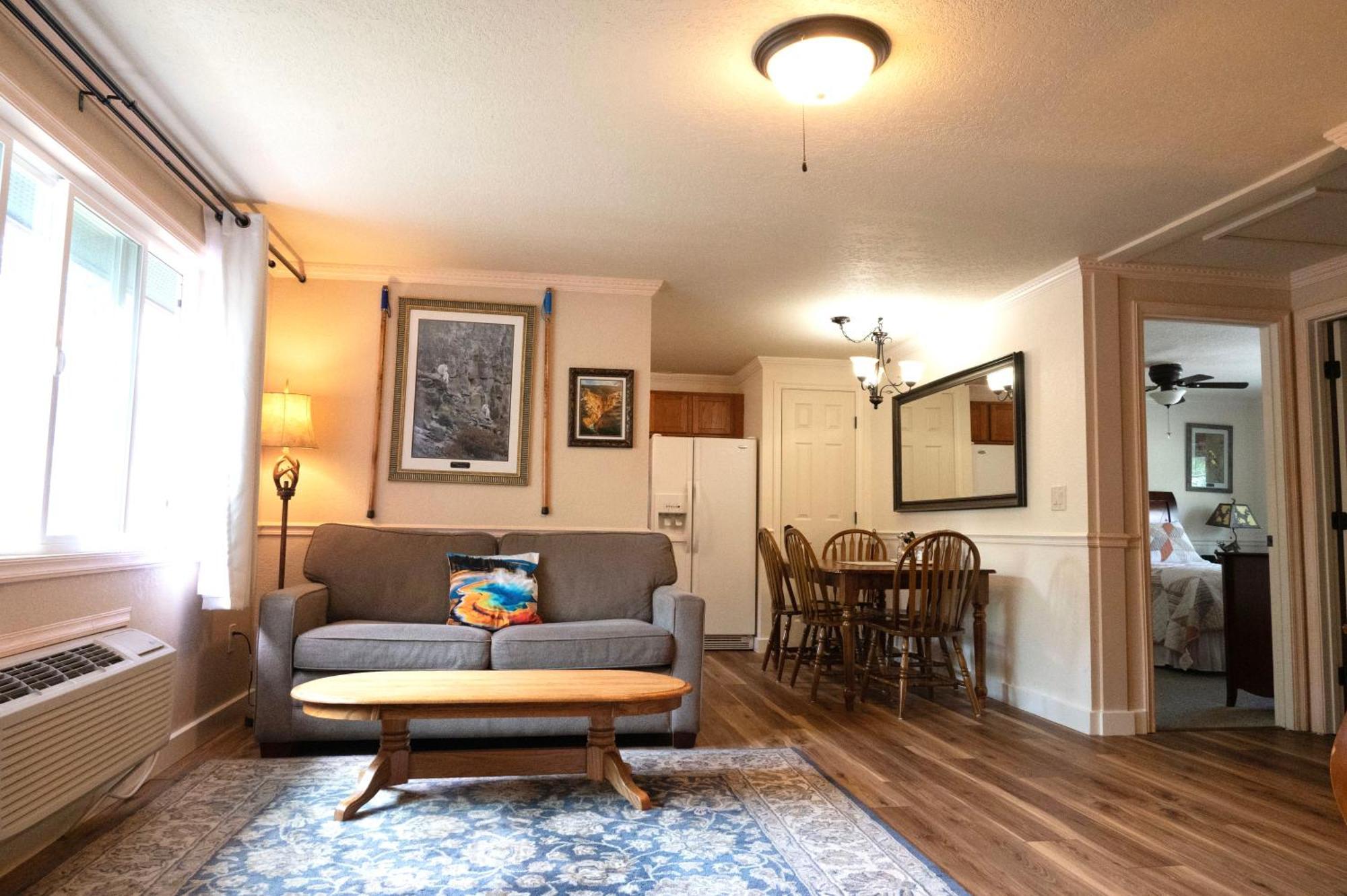 Yellowstone Gateway Inn Гардинер Экстерьер фото