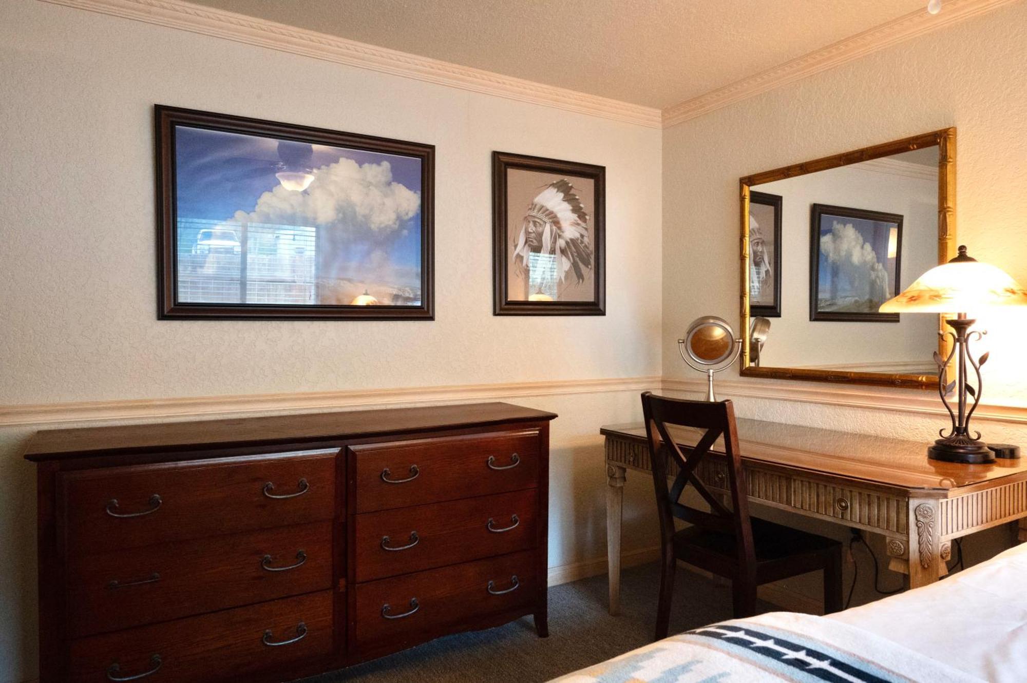 Yellowstone Gateway Inn Гардинер Экстерьер фото