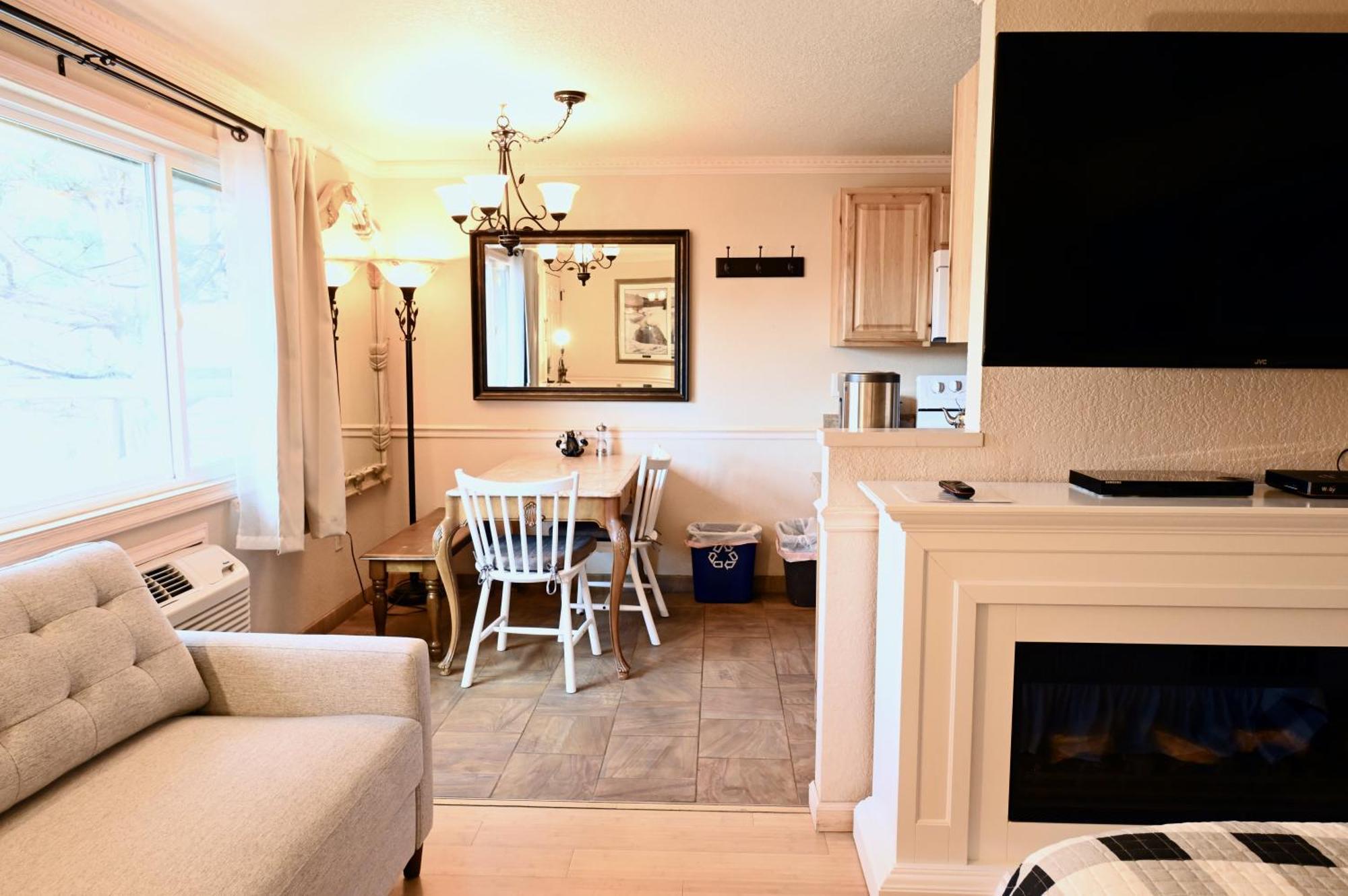 Yellowstone Gateway Inn Гардинер Экстерьер фото